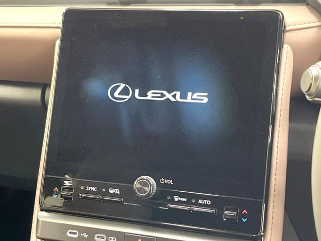 �y9.8�C���` �f�B�X�v���C�I�[�f�B�I�z���ʂ̃f�B�X�v���C��AppleCarPlay��AndroidAuto�����p�\�B�傫�ȉ�ʂŃX�}�z�i�r�A�v���������p���������܂���