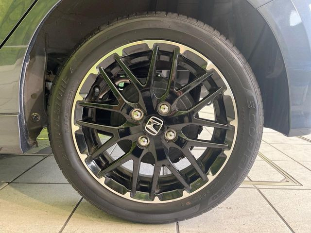 �y����15�C���`�A���~�z�C�[���z�O�ςɃ}�b�`���������A���~�z�C�[���𑕒����Ă���܂��B�e��ЊO�A���~�z�C�[����A�X�^�b�h���X�^�C�����戵�����Ă���܂��B���񂲑��k����������