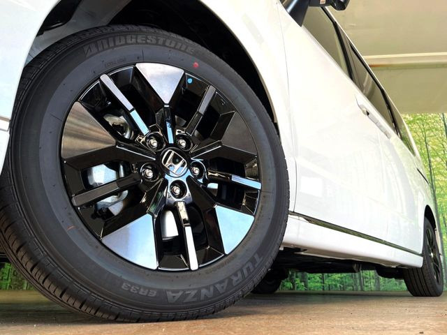 �y����16�C���`�A���~�z�C�[���z�O�ςɃ}�b�`���������A���~�z�C�[���𑕒����Ă���܂��B�e��ЊO�A���~�z�C�[����A�X�^�b�h���X�^�C�����戵�����Ă���܂��B���񂲑��k����������