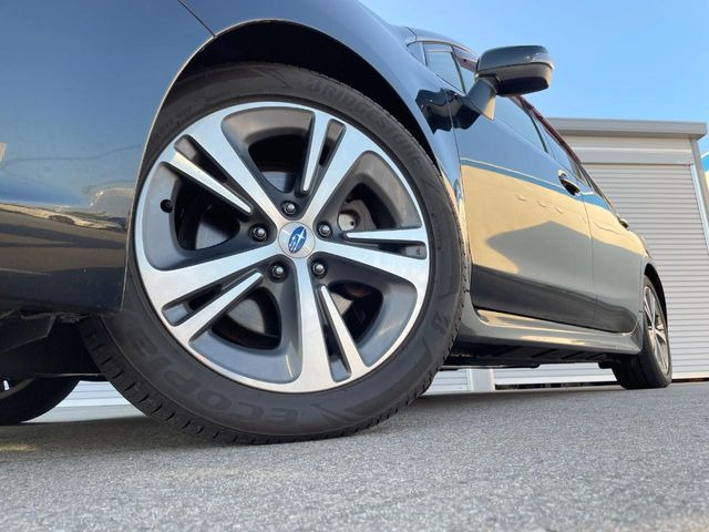 �y����17�C���`�A���~�z�C�[���z�O�ςɃ}�b�`���������A���~�z�C�[���𑕒����Ă���܂��B�e��ЊO�A���~�z�C�[����A�X�^�b�h���X�^�C�����戵�����Ă���܂��B���񂲑��k����������