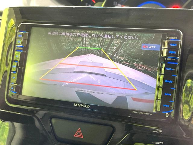 【バックカメラ】駐車時に後方がリアルタイム映像で確認できます。大型商業施設や立体駐車場での駐車時や、夜間のバック時に大活躍!運転スキルに関わらず、今や必須となった装備のひとつです!