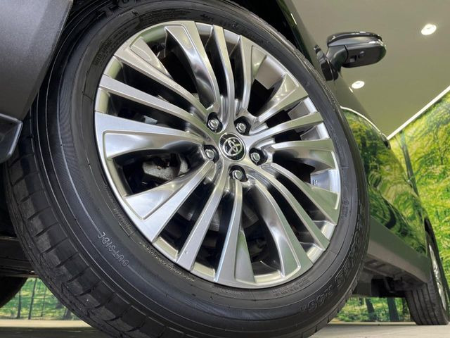 【純正19インチアルミホイール】外観にマッチした純正アルミホイールを装着しております。各種社外アルミホイールや、スタッドレスタイヤも取扱いしております。是非ご相談ください♪
