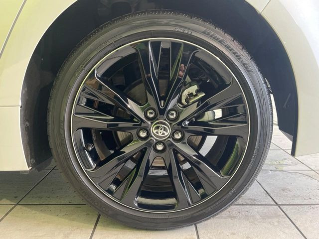 �y����17�C���`�A���~�z�C�[���z�O�ςɃ}�b�`���������A���~�z�C�[���𑕒����Ă���܂��B�e��ЊO�A���~�z�C�[����A�X�^�b�h���X�^�C�����戵�����Ă���܂��B���񂲑��k����������