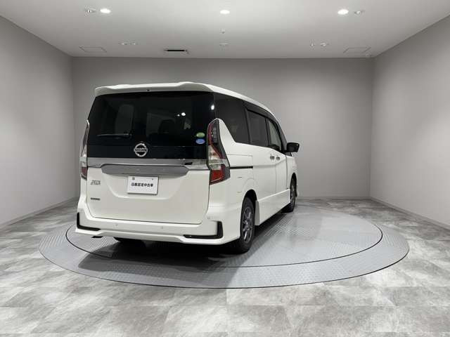 セレナ2.0 ハイウェイスターV 4WD