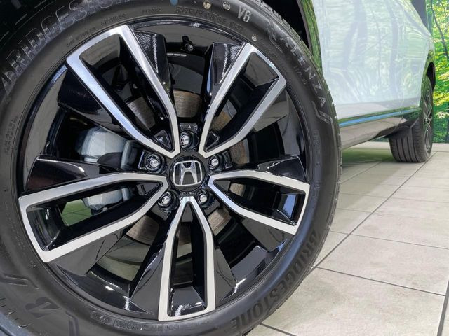�y����18�C���`�A���~�z�C�[���z�O�ςɃ}�b�`���������A���~�z�C�[���𑕒����Ă���܂��B�e��ЊO�A���~�z�C�[����A�X�^�b�h���X�^�C�����戵�����Ă���܂��B���񂲑��k����������
