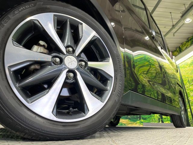 �y����15�C���`�A���~�z�C�[���z�O�ςɃ}�b�`���������A���~�z�C�[���𑕒����Ă���܂��B�e��ЊO�A���~�z�C�[����A�X�^�b�h���X�^�C�����戵�����Ă���܂��B���񂲑��k����������