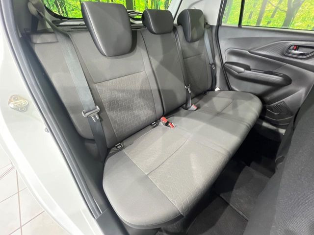 �R���p�N�g�J�[�ł����A�Z�J���h�V�[�g�͏\���ȍL����������K�ɂ���肢�������܂���V�[�g��|���đ傫�ȉו���ς񂾂�ƁA�p�r�̕����L��1��ł��B