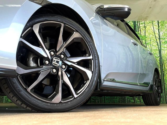 �y�����A���~�z�C�[���z�O�ςɃ}�b�`���������A���~�z�C�[���𑕒����Ă���܂��B�e��ЊO�A���~�z�C�[����A�X�^�b�h���X�^�C�����戵�����Ă���܂��B���񂲑��k����������