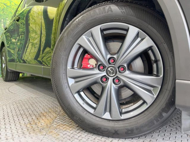 【純正18インチアルミホイール】外観にマッチした純正アルミホイールを装着しております。各種社外アルミホイールや、スタッドレスタイヤも取扱いしております。是非ご相談ください♪