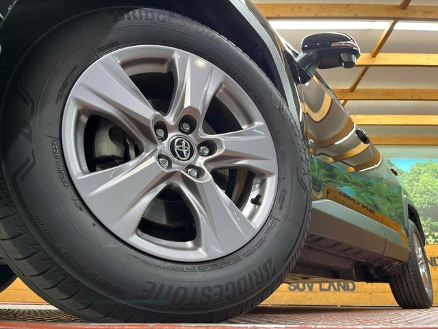 �y����17�C���`�A���~�z�C�[���z�O�ςɃ}�b�`���������A���~�z�C�[���𑕒����Ă���܂��B�e��ЊO�A���~�z�C�[����A�X�^�b�h���X�^�C�����戵�����Ă���܂��B���񂲑��k����������
