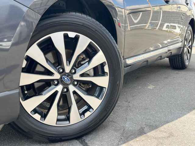 �y����18�C���`�A���~�z�C�[���z�O�ςɃ}�b�`���������A���~�z�C�[���𑕒����Ă���܂��B�e��ЊO�A���~�z�C�[����A�X�^�b�h���X�^�C�����戵�����Ă���܂��B���񂲑��k����������