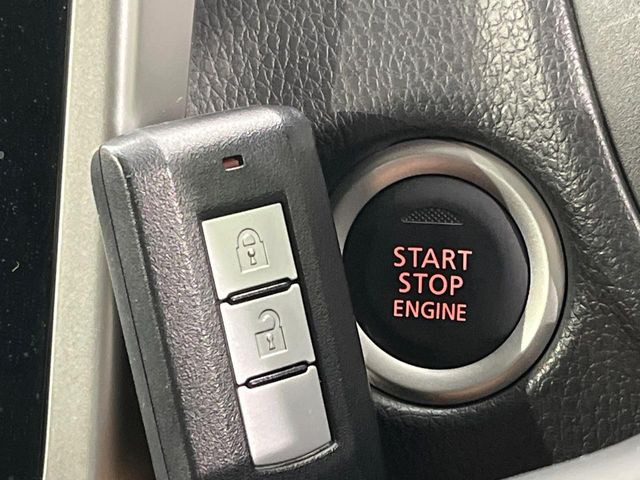 �yHonda�X�}�[�g�L�[�z�J�o����|�P�b�g�ɓ��ꂽ�܂܂ł��h�A�̎{���E�������\�ȃX�}�[�g�L�[�𑕔��B�G���W���̃I���E�I�t�����J�M�����o���K�v����������Ƃ��Ă��֗��ł���