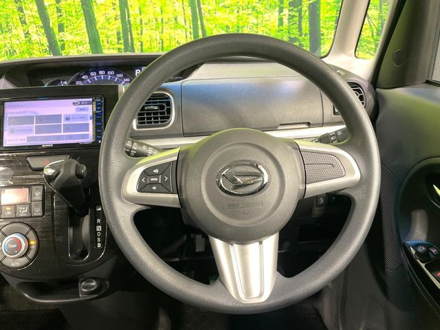 インテリアに合わせたデザインのステアリングは、運転される方のことも考え、運転しやすい形状、大きさです。是非一度、実際に触ってお確かめください。