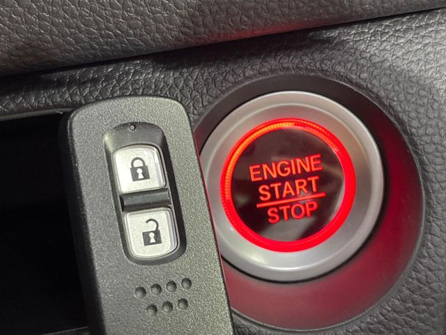 �yHonda�X�}�[�g�L�[�z�J�o����|�P�b�g�ɓ��ꂽ�܂܂ł��h�A�̎{���E�������\�ȃX�}�[�g�L�[�𑕔��B�G���W���̃I���E�I�t�����J�M�����o���K�v����������Ƃ��Ă��֗��ł���