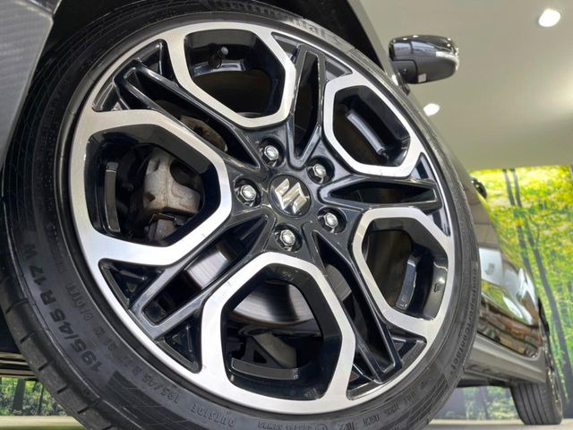 �y����17�C���`�A���~�z�C�[���z�O�ςɃ}�b�`���������A���~�z�C�[���𑕒����Ă���܂��B�e��ЊO�A���~�z�C�[����A�X�^�b�h���X�^�C�����戵�����Ă���܂��B���񂲑��k����������