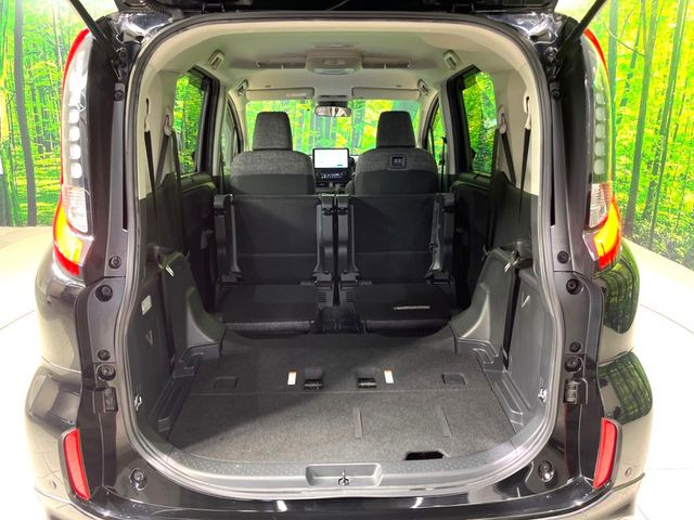 普段のお買い物や通勤、送迎等に十分な荷室スペースを確保しております。セカンドシートを倒すと、大きな荷物の積載も可能です♪