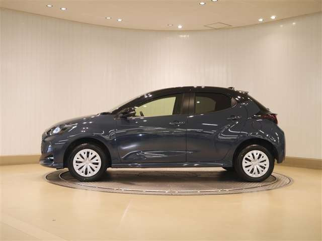 ヤリス1.5 ハイブリッド X E-Four 4WD