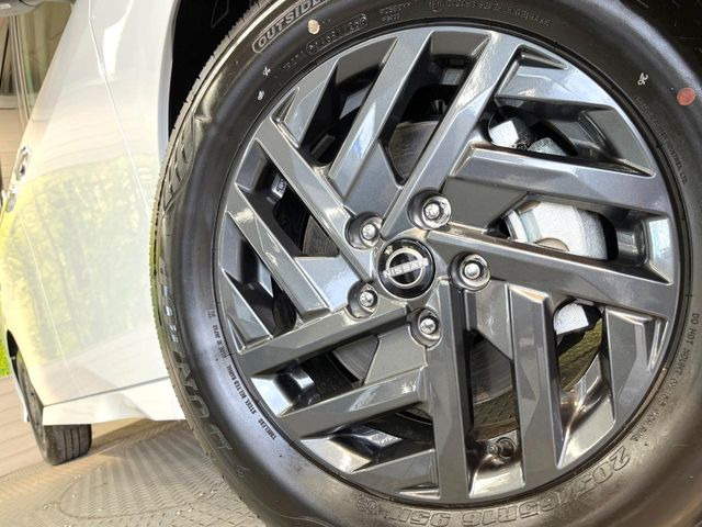 �y����16�C���`�A���~�z�C�[���z�O�ςɃ}�b�`���������A���~�z�C�[���𑕒����Ă���܂��B�e��ЊO�A���~�z�C�[����A�X�^�b�h���X�^�C�����戵�����Ă���܂��B���񂲑��k����������