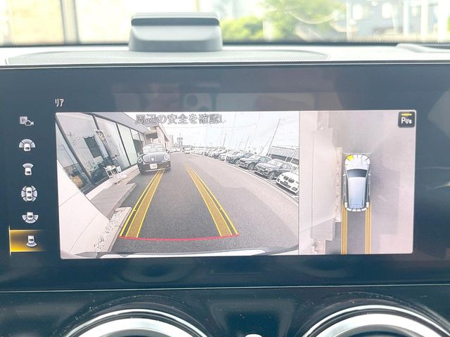 ���p�m���~�b�N�r���[���j�^�[:��p�̃J�����ɂ��A�ォ�猩���낵���悤�Ȏ��_��360�x�N���}�̎��͂��m�F���邱�Ƃ��ł��܂������p�������m�F���₷���A�����ꏊ�ł̐؂�Ԃ��⒓�Ԃ��X���[�Y�ɍs���܂��B