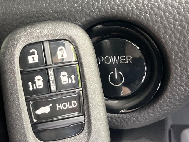 �yHonda�X�}�[�g�L�[�z�J�o����|�P�b�g�ɓ��ꂽ�܂܂ł��h�A�̎{���E�������\�ȃX�}�[�g�L�[�𑕔��B�G���W���̃I���E�I�t�����J�M�����o���K�v����������Ƃ��Ă��֗��ł���