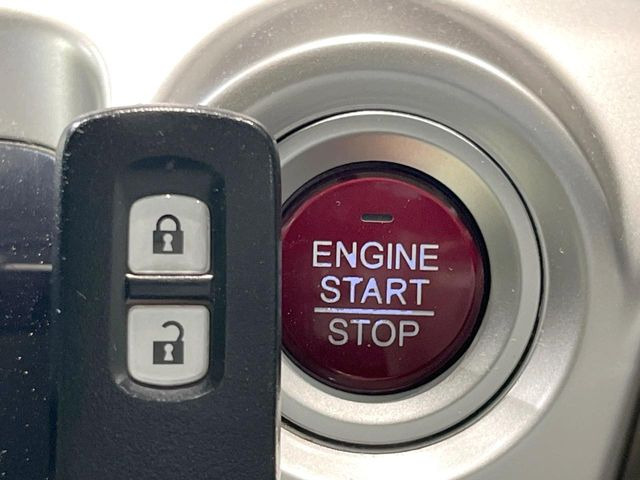 Honda�X�}�[�g�L�[�z�J�o����|�P�b�g�ɓ��ꂽ�܂܂ł��h�A�̎{���E�������\�ȃX�}�[�g�L�[�𑕔��B�G���W���̃I���E�I�t�����J�M�����o���K�v����������Ƃ��Ă��֗��ł���