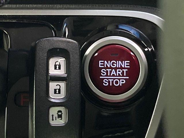 �yHonda�X�}�[�g�L�[�z�J�o����|�P�b�g�ɓ��ꂽ�܂܂ł��h�A�̎{���E�������\�ȃX�}�[�g�L�[�𑕔��B�G���W���̃I���E�I�t�����J�M�����o���K�v����������Ƃ��Ă��֗��ł���