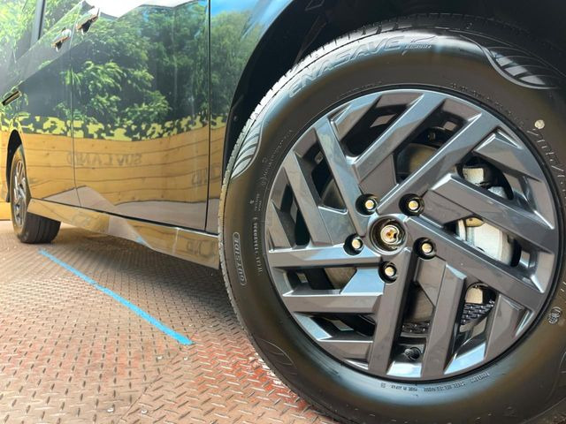 【純正16インチアルミホイール】外観にマッチした純正アルミホイールを装着しております。各種社外アルミホイールや、スタッドレスタイヤも取扱いしております。是非ご相談ください♪