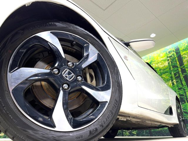 �y�����A���~�z�C�[���z�O�ςɃ}�b�`���������A���~�z�C�[���𑕒����Ă���܂��B�e��ЊO�A���~�z�C�[����A�X�^�b�h���X�^�C�����戵�����Ă���܂��B���񂲑��k����������