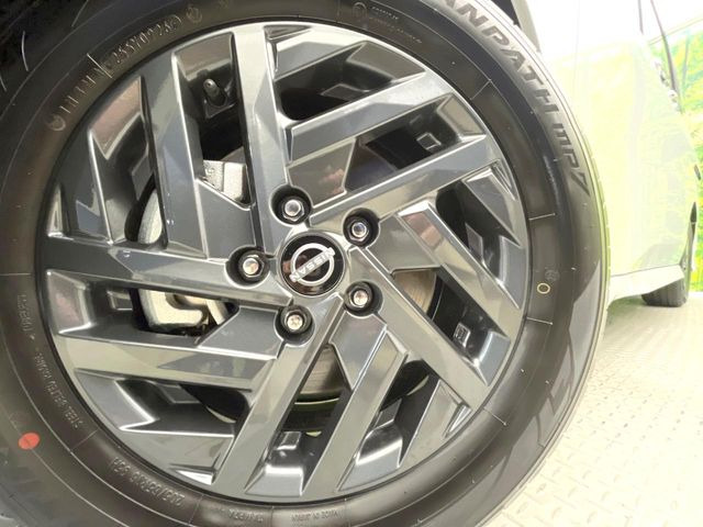 �y�����A���~�z�C�[���z�O�ςɃ}�b�`���������A���~�z�C�[���𑕒����Ă���܂��B�e��ЊO�A���~�z�C�[����A�X�^�b�h���X�^�C�����戵�����Ă���܂��B���񂲑��k����������