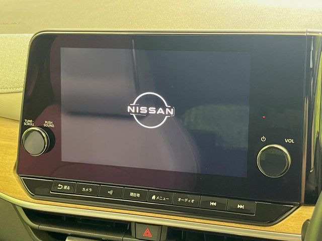 【NissanConnect9インチナビ】インテリアに溶け込むスタイリッシュな「専用設計」メーカーナビを装備♪視認性や操作性など基本性能にも優れ、より上質なカーライフをお楽しみいただけます。