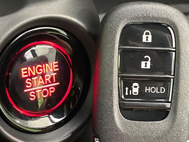 �yHonda�X�}�[�g�L�[�z�J�o����|�P�b�g�ɓ��ꂽ�܂܂ł��h�A�̎{���E�������\�ȃX�}�[�g�L�[�𑕔��B�G���W���̃I���E�I�t�����J�M�����o���K�v����������Ƃ��Ă��֗��ł���