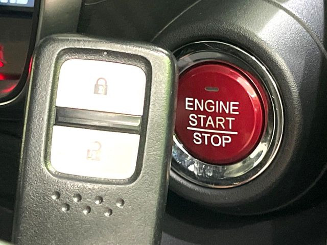 �yHonda�X�}�[�g�L�[�z�J�o����|�P�b�g�ɓ��ꂽ�܂܂ł��h�A�̎{���E�������\�ȃX�}�[�g�L�[�𑕔��B�G���W���̃I���E�I�t�����J�M�����o���K�v����������Ƃ��Ă��֗��ł���