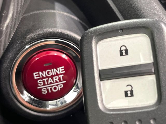�yHonda�X�}�[�g�L�[�z�J�o����|�P�b�g�ɓ��ꂽ�܂܂ł��h�A�̎{���E�������\�ȃX�}�[�g�L�[�𑕔��B�G���W���̃I���E�I�t�����J�M�����o���K�v����������Ƃ��Ă��֗��ł���