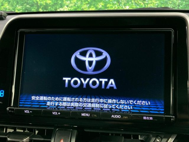 【大画面ナビ】人気の大型9インチナビを装備。存在感のある大画面はインパクト大!ナビ利用時のマップ表示は見やすく、テレビやDVDは臨場感がアップ!いつものドライブがグッと楽しくなります♪