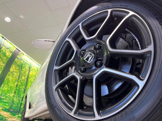 �y����15�C���`�A���~�z�C�[���z�O�ςɃ}�b�`���������A���~�z�C�[���𑕒����Ă���܂��B�e��ЊO�A���~�z�C�[����A�X�^�b�h���X�^�C�����戵�����Ă���܂��B���񂲑��k����������