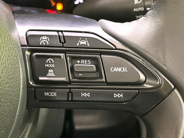 【アダプティブクルーズコントロール】高速道路での長距離走行が楽に!!自動で速度を保つクルーズコントロールが、衝突軽減システムと連携し、前方の車両を感知して車間を保つように速度調節してくれます!!