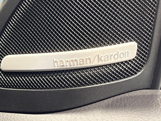 ��harman/kardon�T�E���h�V�X�e��:�I�[�f�B�I��僁�[�J�[����|����v���~�A���X�s�[�J�[�𑕔��B�����̃X�s�[�J�[����A���̗������܂ŕ����鍂�i���ȉ��y�����y���݂��������܂��B