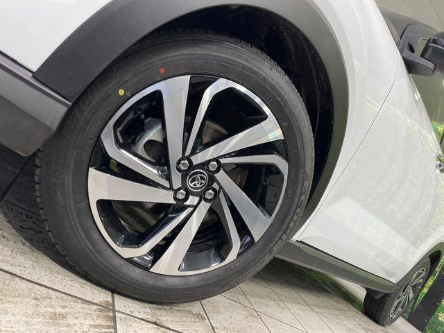 �y����17�C���`�A���~�z�C�[���z�O�ςɃ}�b�`���������A���~�z�C�[���𑕒����Ă���܂��B�e��ЊO�A���~�z�C�[����A�X�^�b�h���X�^�C�����戵�����Ă���܂��B���񂲑��k����������