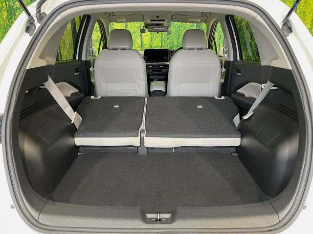 普段のお買い物や通勤、送迎等に十分な荷室スペースを確保しております。セカンドシートを倒すと、大きな荷物の積載も可能です♪