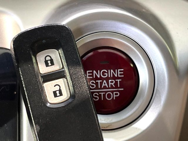 �yHonda�X�}�[�g�L�[�z�J�o����|�P�b�g�ɓ��ꂽ�܂܂ł��h�A�̎{���E�������\�ȃX�}�[�g�L�[�𑕔��B�G���W���̃I���E�I�t�����J�M�����o���K�v����������Ƃ��Ă��֗��ł���
