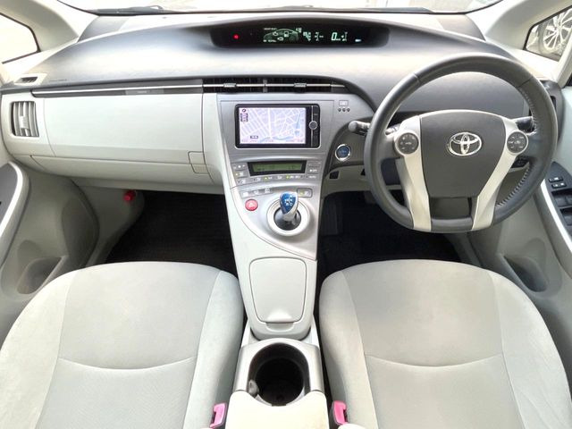 プリウス1.8 S