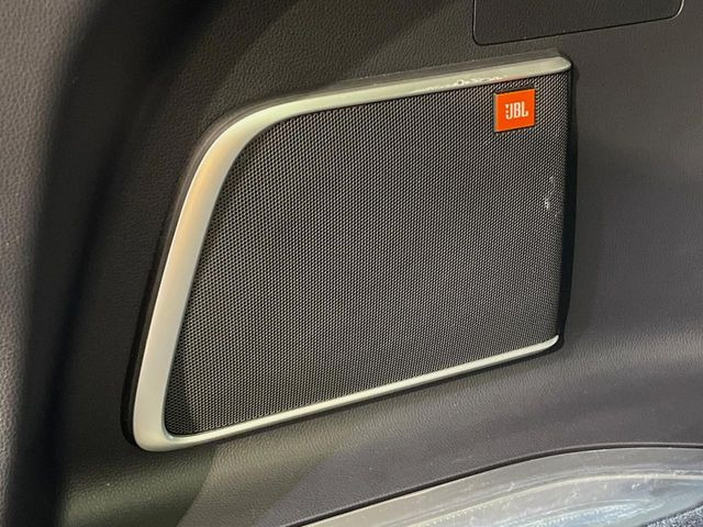 �yJBL�T�E���h�V�X�e���z���[�J�[�I�v�V�����̍��i�ʃT�E���h�V�X�e���𓋍ځB��p�̃`���[�j���O���{���ꂽ�召�l�X�ȃX�s�[�J�[����ǎ��ȃT�E���h���t�ł��A�Տꊴ���ӂ�鉹����Ԃ����o���܂��B