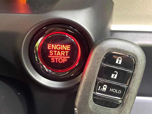 �yHonda�X�}�[�g�L�[�z�J�o����|�P�b�g�ɓ��ꂽ�܂܂ł��h�A�̎{���E�������\�ȃX�}�[�g�L�[�𑕔��B�G���W���̃I���E�I�t�����J�M�����o���K�v����������Ƃ��Ă��֗��ł���