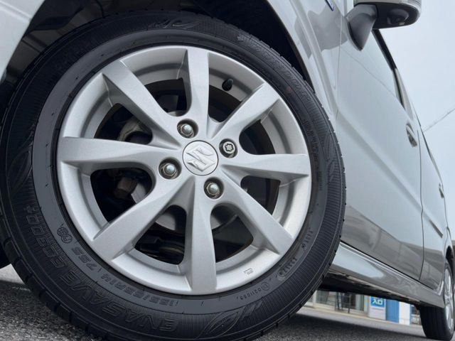 �y����14�C���`�A���~�z�C�[���z�O�ςɃ}�b�`���������A���~�z�C�[���𑕒����Ă���܂��B�e��ЊO�A���~�z�C�[����A�X�^�b�h���X�^�C�����戵�����Ă���܂��B���񂲑��k����������