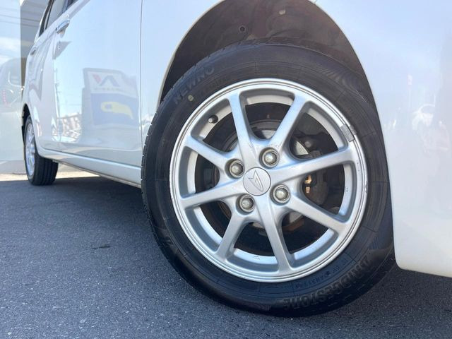�y�����A���~�z�C�[���z�O�ςɃ}�b�`���������A���~�z�C�[���𑕒����Ă���܂��B�e��ЊO�A���~�z�C�[����A�X�^�b�h���X�^�C�����戵�����Ă���܂��B���񂲑��k����������