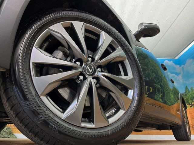 �y����18�C���`�A���~�z�C�[���z�O�ςɃ}�b�`���������A���~�z�C�[���𑕒����Ă���܂��B�e��ЊO�A���~�z�C�[����A�X�^�b�h���X�^�C�����戵�����Ă���܂��B���񂲑��k����������