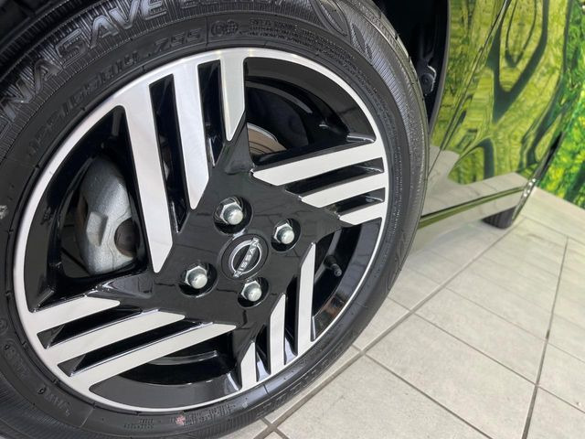 �y����14�C���`�A���~�z�C�[���z�O�ςɃ}�b�`���������A���~�z�C�[���𑕒����Ă���܂��B�e��ЊO�A���~�z�C�[����A�X�^�b�h���X�^�C�����戵�����Ă���܂��B���񂲑��k����������