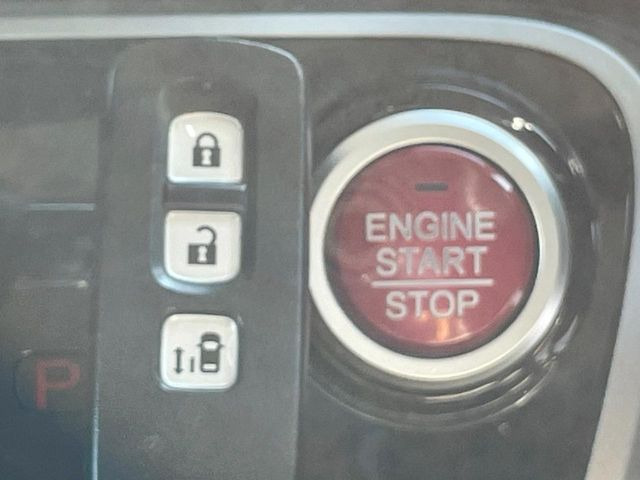 �yHonda�X�}�[�g�L�[�z�J�o����|�P�b�g�ɓ��ꂽ�܂܂ł��h�A�̎{���E�������\�ȃX�}�[�g�L�[�𑕔��B�G���W���̃I���E�I�t�����J�M�����o���K�v����������Ƃ��Ă��֗��ł���