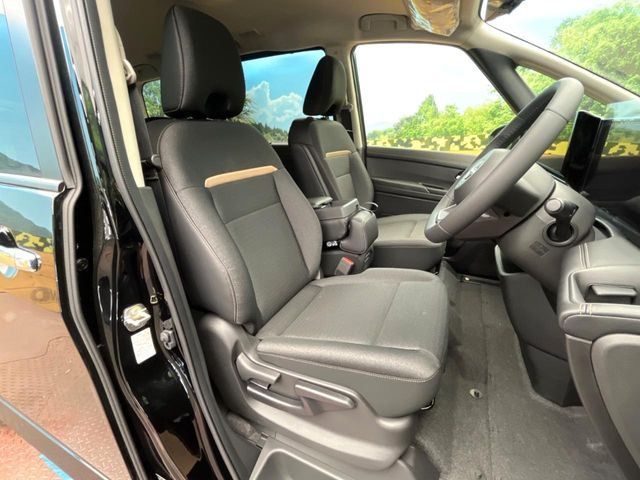もちろん車内はキレイです♪よりクリーンな状態をキープしたいお客様には『ナノゾーンコート』がおすすめ!新型コロナウイルス対策や、除菌・消臭に効果を発揮し多くの方にご好評いただいております。