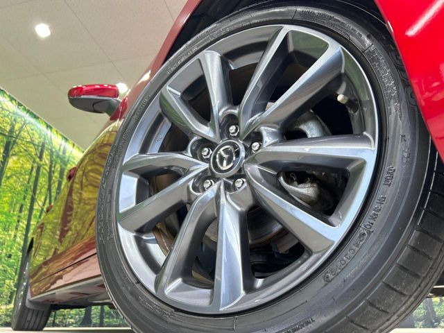 �y����18�C���`�A���~�z�C�[���z�O�ςɃ}�b�`���������A���~�z�C�[���𑕒����Ă���܂��B�e��ЊO�A���~�z�C�[����A�X�^�b�h���X�^�C�����戵�����Ă���܂��B���񂲑��k����������
